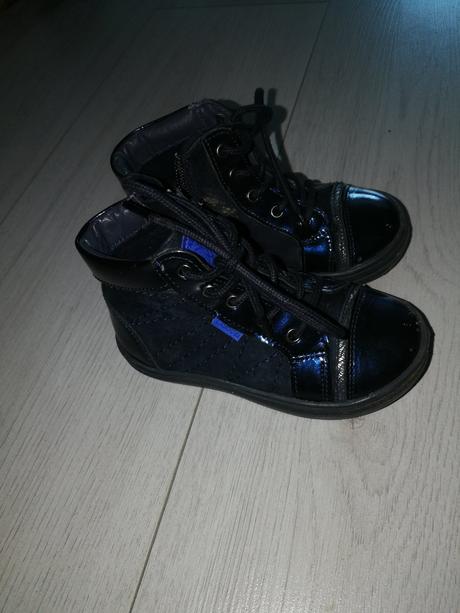 Predam dievcenske topanky, 23