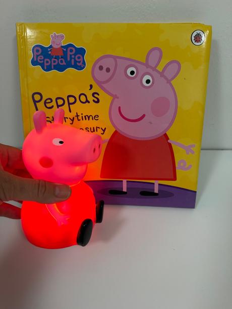 Peppa pig set knižka a nočné svetielko,