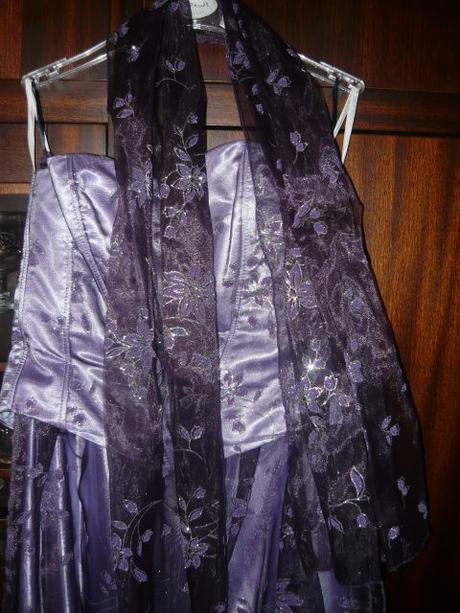 Fialové šaty, 36
