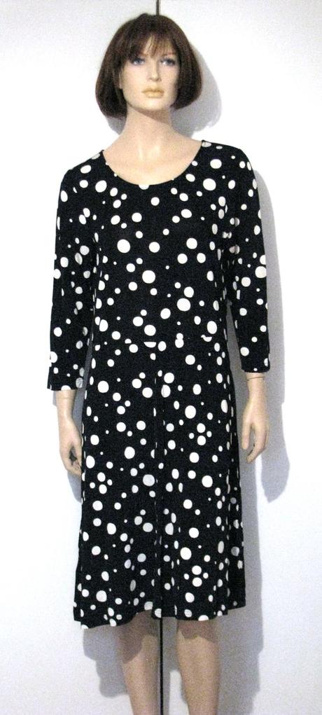 Tmavomodré bodkované šaty, xl