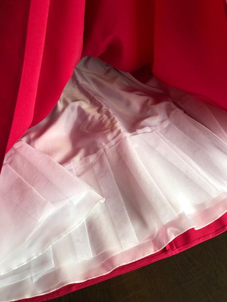 Šaty spoločenské, 44