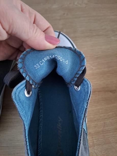 Tenisky vd 21 cm, 33