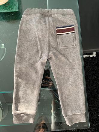 Benetton detske tepláky vel.2, benetton,98