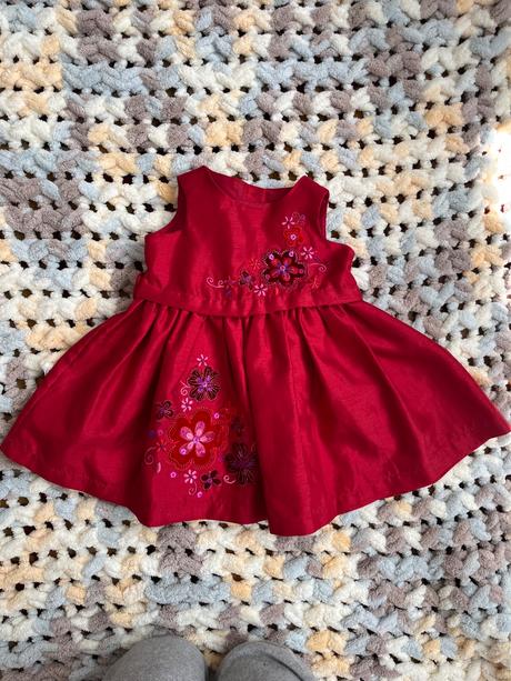 Červené šatičky 6-9 mes, marks & spencer,74