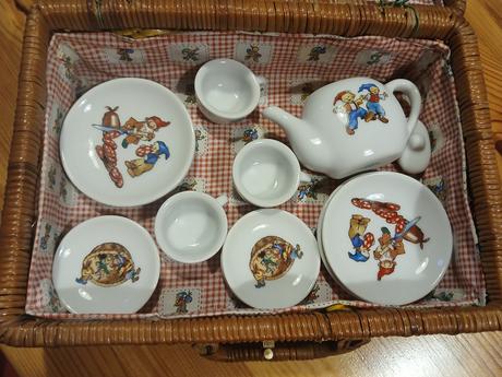 Porcelánové riady "pre bábiky", 