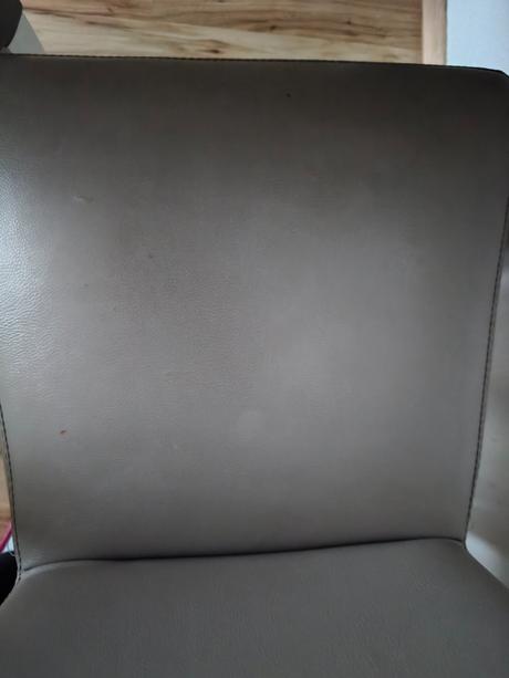 Jedalensky stol a stolicky, 