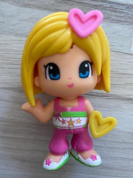 Krásna skladacia ponypon bábika,