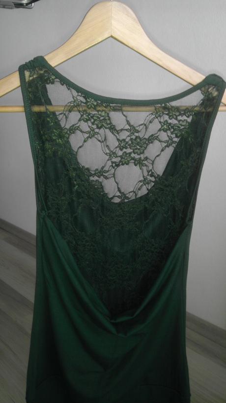 Super tričko s kvetovanou čipkou na ramenách, s