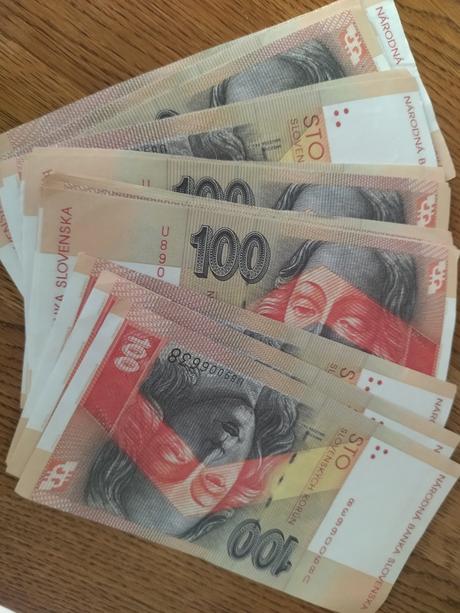 Papierové 100-koruny hračkárske peniaze, 