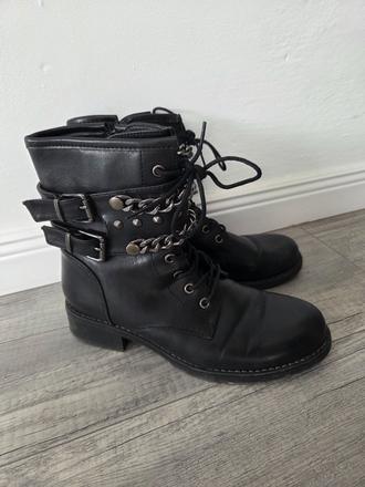 Čižmy s retiazkami, 40