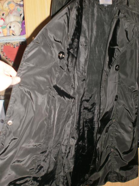 Čierny baloňačik , s