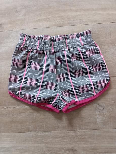 Dievčenské kraťasy, 140