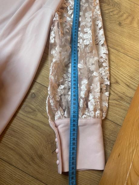 Originálne spoločenské šaty s nadýchanými rukávmi, l