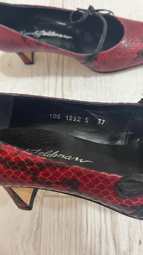 Bordove lodičky 37, 37