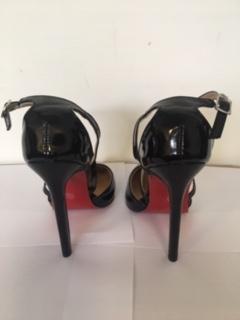 Čierne lodičky, 38