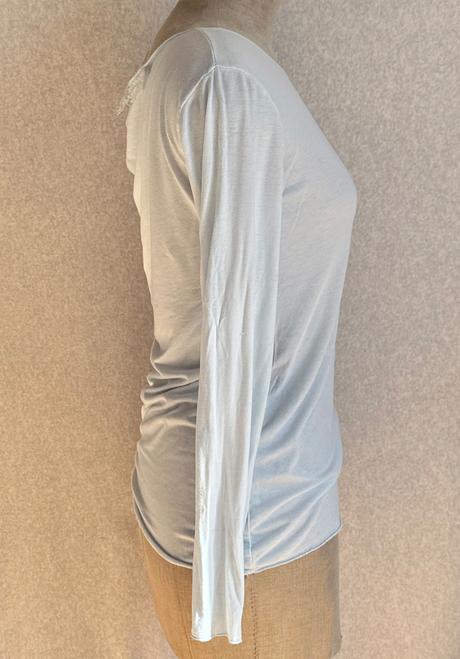 Minimalistické belasomodré tričko, s