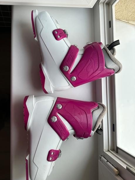 Dievcenske lyziarky mondo 220, nordica,33