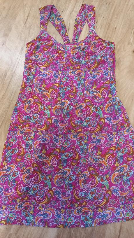 Šaty na ramienka, 42