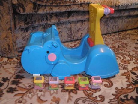 Hrosik fisher price choditko a odrazadlo v 1,