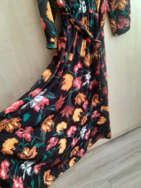 Kvetinkové šaty, 38