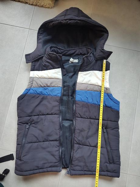 Hrubá vesta s kapucou, f&f,140