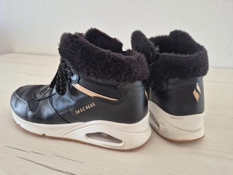 Dievcenske zateplene topanky sketchers, skechers,38