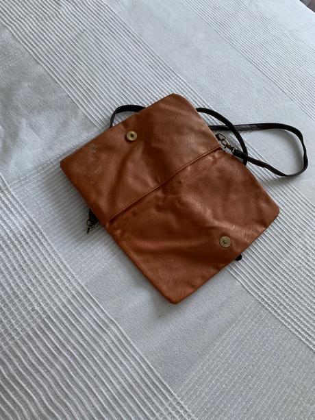 Malá hnedá house, house