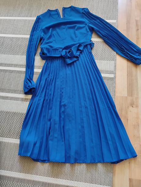 Dlhe modre riasene šaty, s