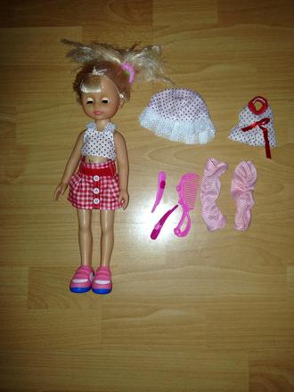 Bábika s doplnkami,