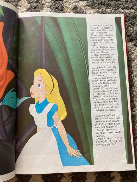 Walt disney alenka v kraji divů. autíčko modrásek, 