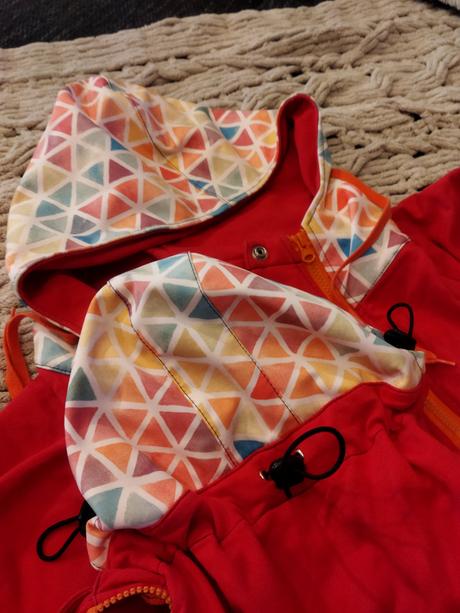 Nosiaca mikina shara m, m