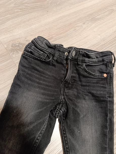 Chlapčenské štýlové čierne rifle, 104