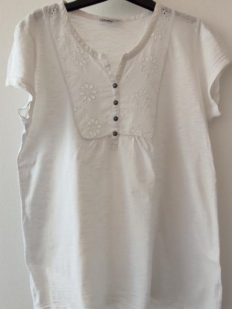 Dámske blúzky , tričká,svetriky rôzne veľkosti.., 