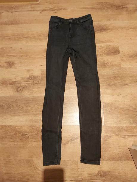 Čierne rifle., reserved,36