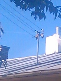 Elektrika na streche starého domu