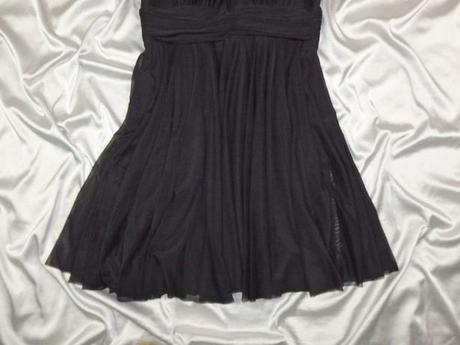 Kvalitné čierne spoločenské šaty, 40