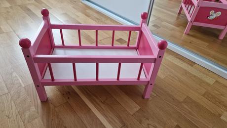 Postieľka pre bábiky, 