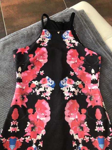 Guess krásne šaty s, guess,s