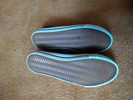 Tramky, tenisky 37 s poštou, 37