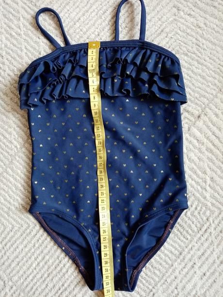 Dievcenske plavky so srdieckami, 92