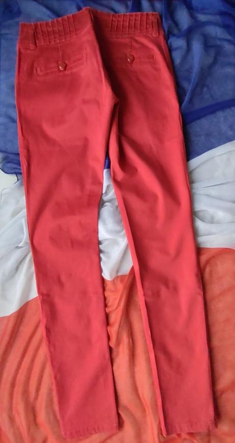 Červené nohavice, m