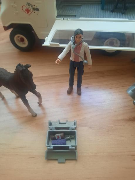 Schleich - pojazdná veterina, 