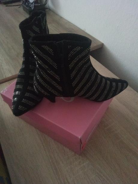 Cena s poštovným/čižmičky, 37