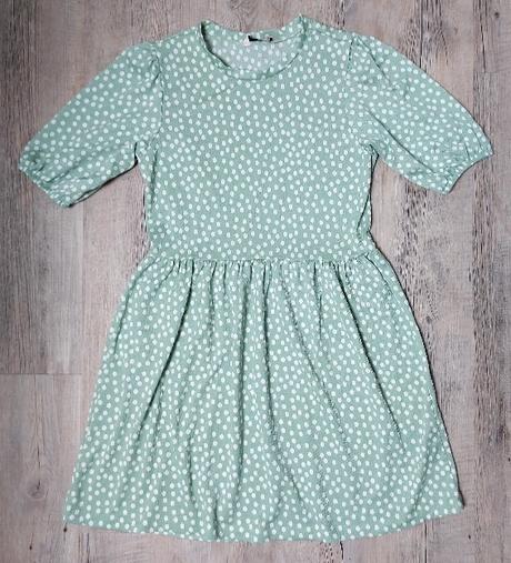 Bledozelené bodkované šaty, stradivarius,s