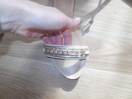 Dámske krémove sandálky so zlatou aplikáciou, 39