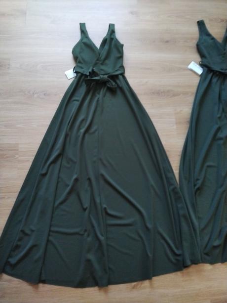 2x rovnaké elastické šaty, veľ. s, m, l, m