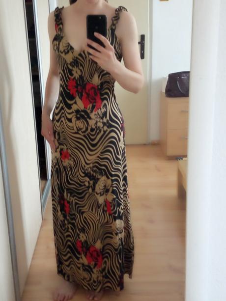 Spolocenske saty, 36