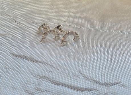 Strieborné puzetové náušnice dúhy,