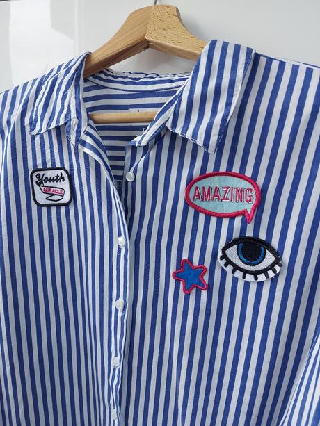 Bielo-modrá košeľa s nášivkami, sinsay,38