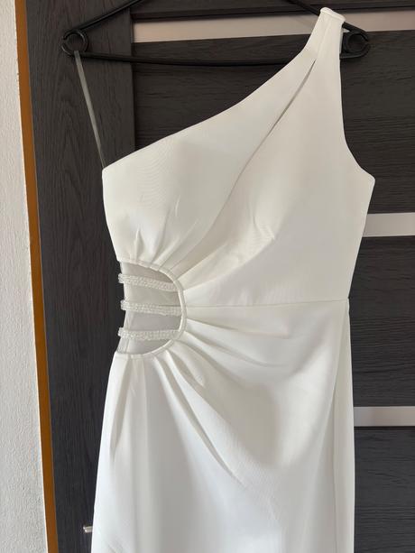 Biele priliehavé šaty, s